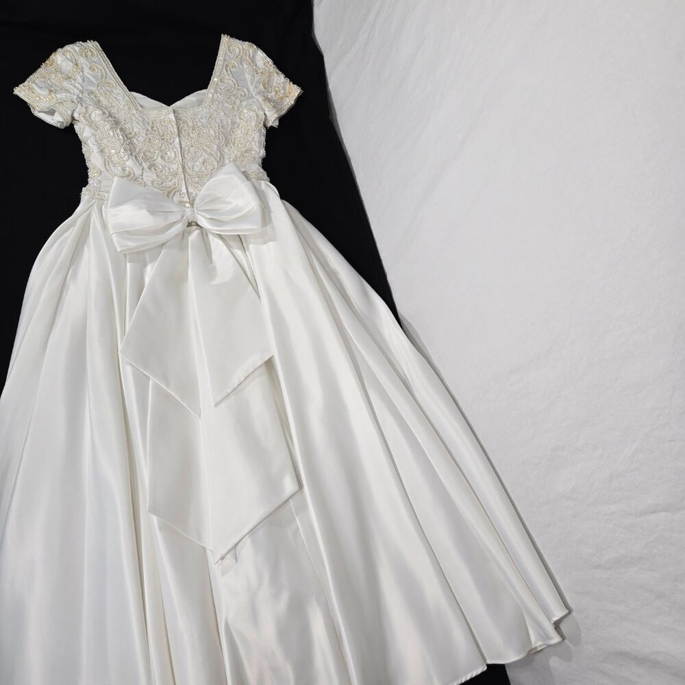 Vintage FOREVER YOURS 80s White Embroidery Bead- Bow Wedding Gown Dress Size 10. - Picture 6 of 17